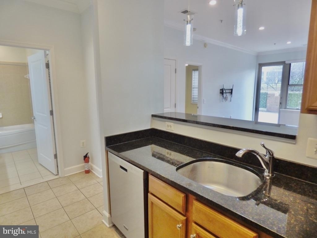11800 Sunset Hills Road - Photo 6
