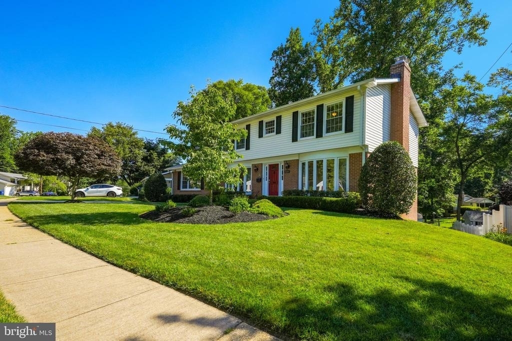 5021 Fleming Drive - Photo 2