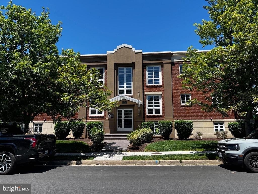 1219 Oronoco Street - Photo 0