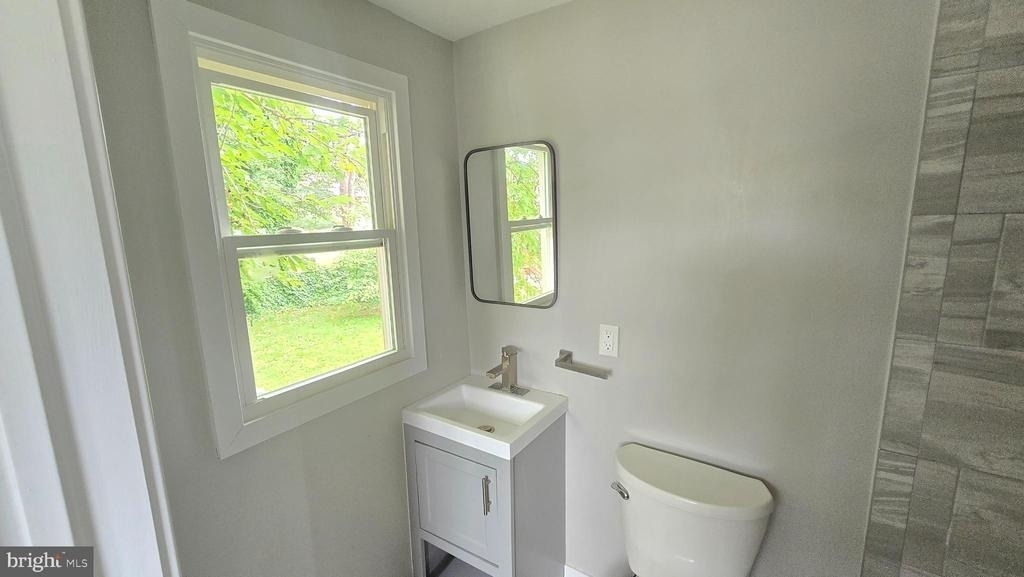 484 Shurs Lane - Photo 9