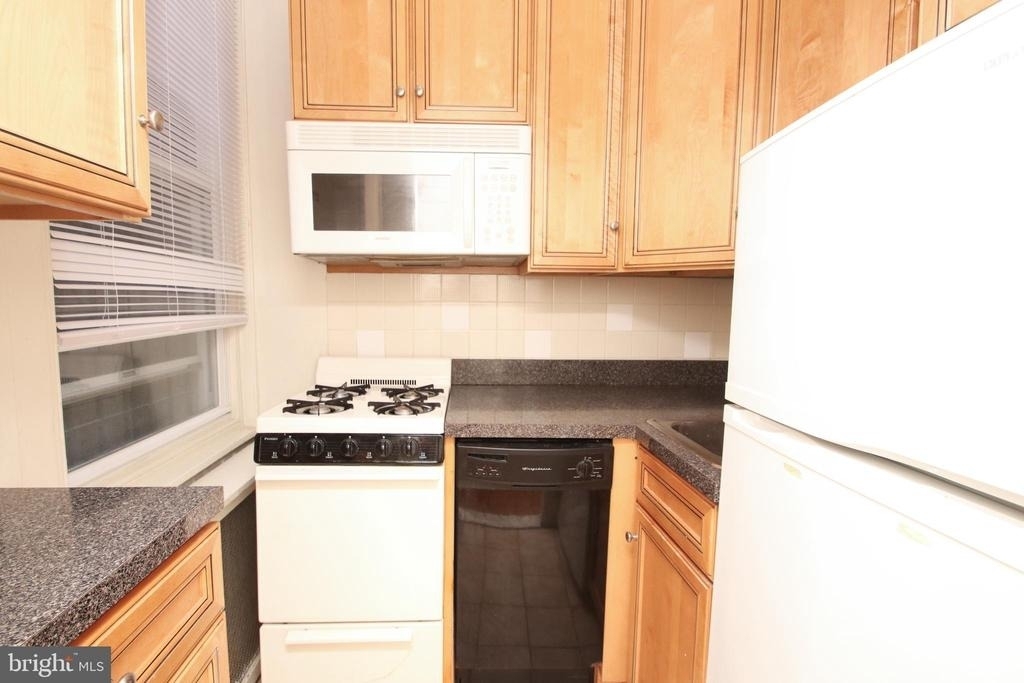 1616 Pine - Photo 6