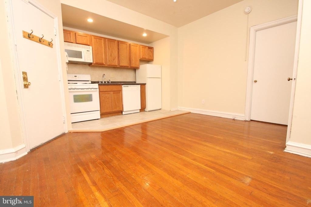 318 S 15th Street - Photo 0