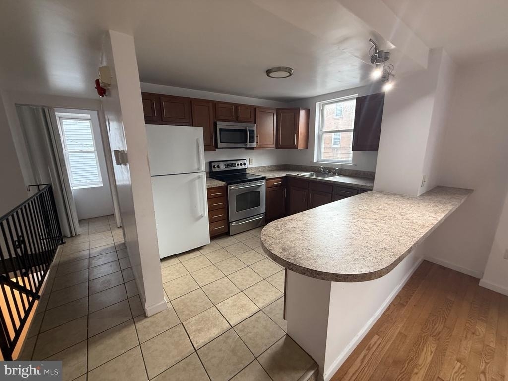 600 E Girard Avenue - Photo 0