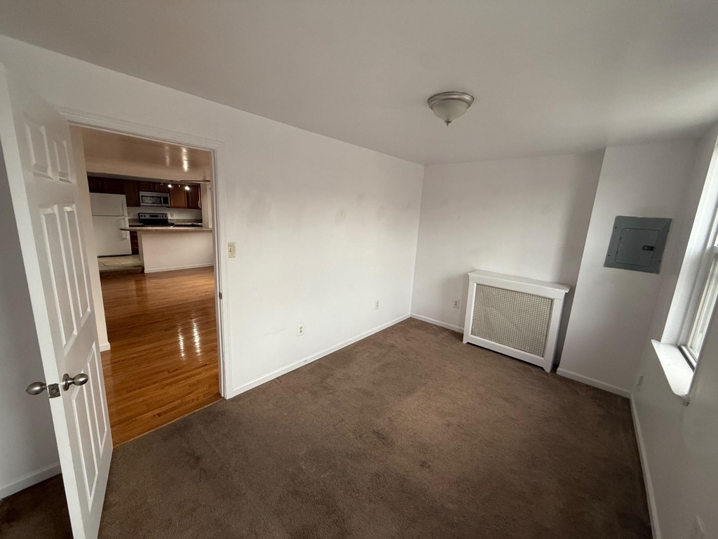 600 E Girard Avenue - Photo 4