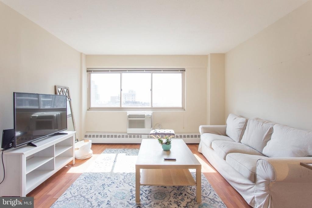 2101 Chestnut Street - Photo 0