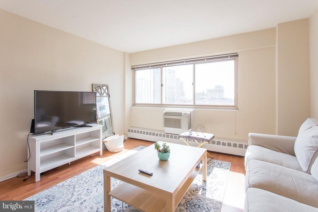2101 Chestnut Street - Photo 2