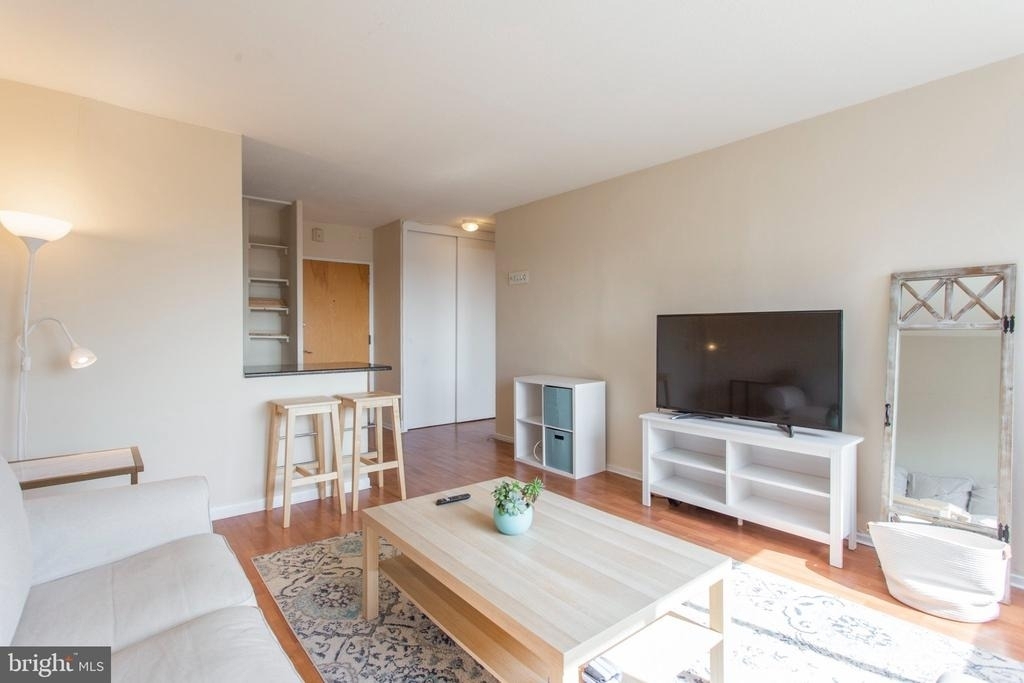 2101 Chestnut Street - Photo 3