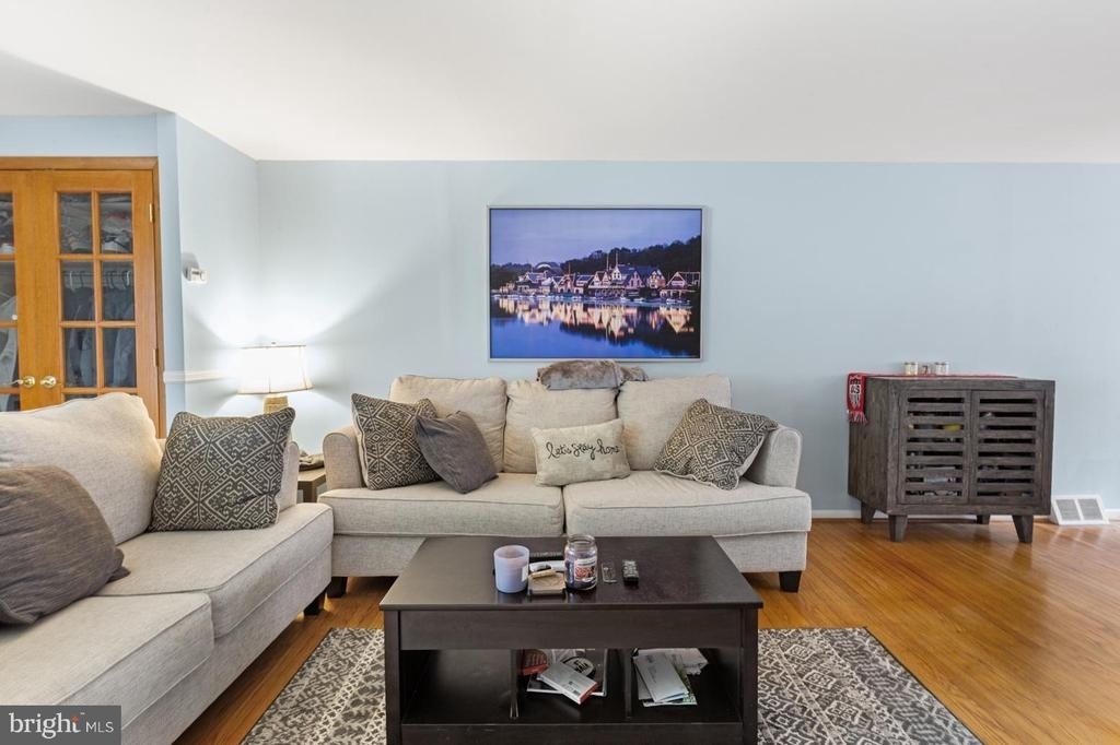 5432 Vicaris Street - Photo 3