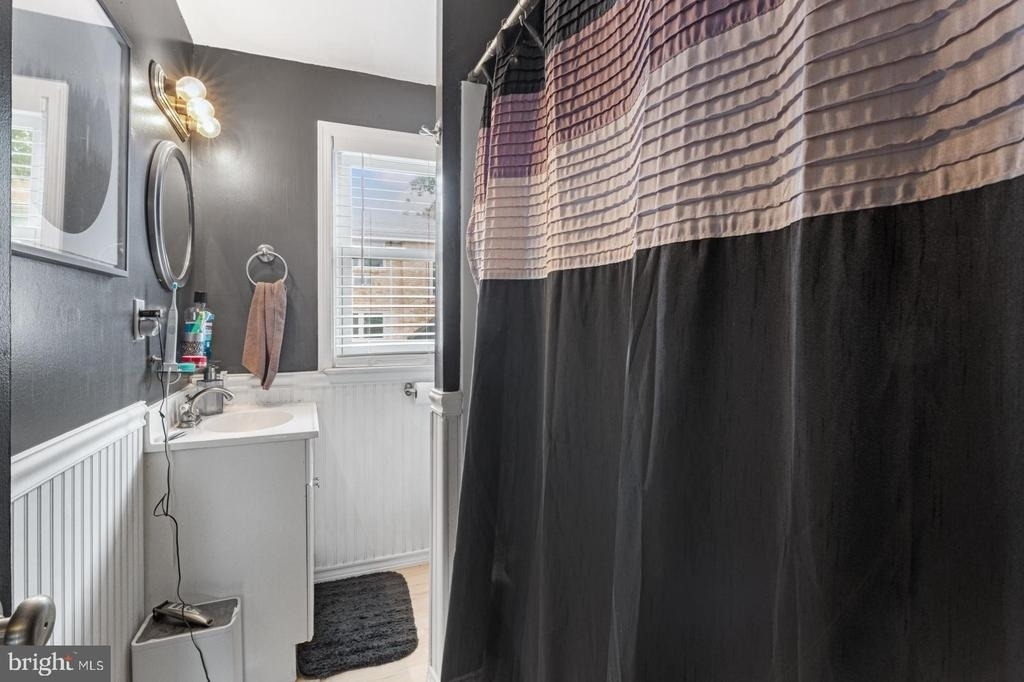5432 Vicaris Street - Photo 16