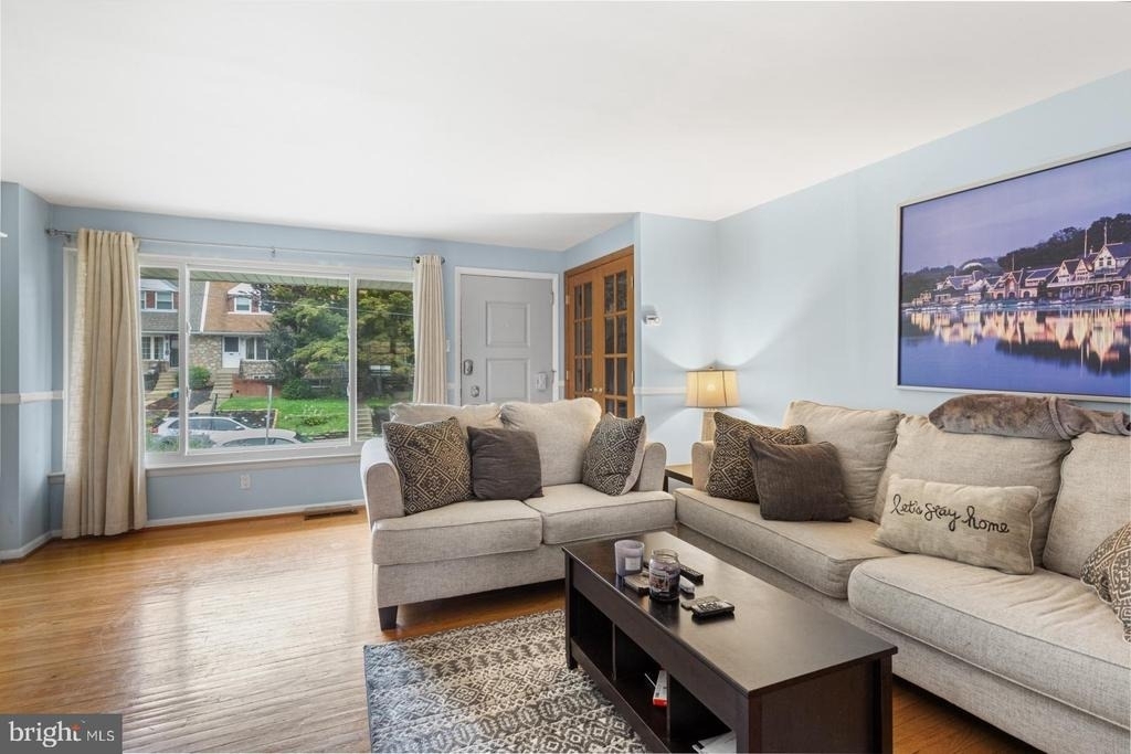 5432 Vicaris Street - Photo 4