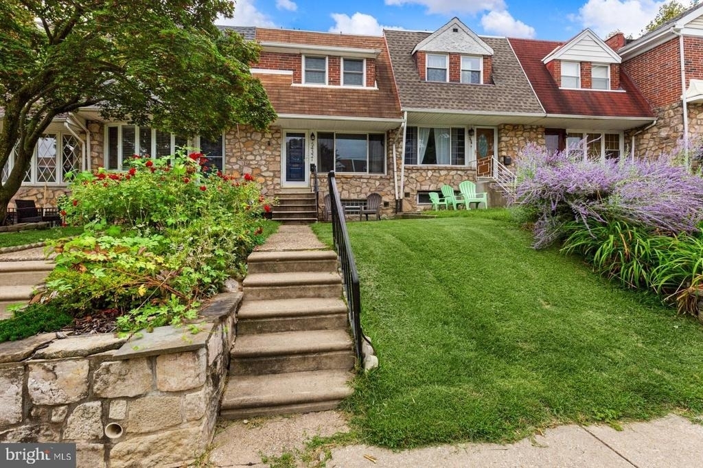 5432 Vicaris Street - Photo 26