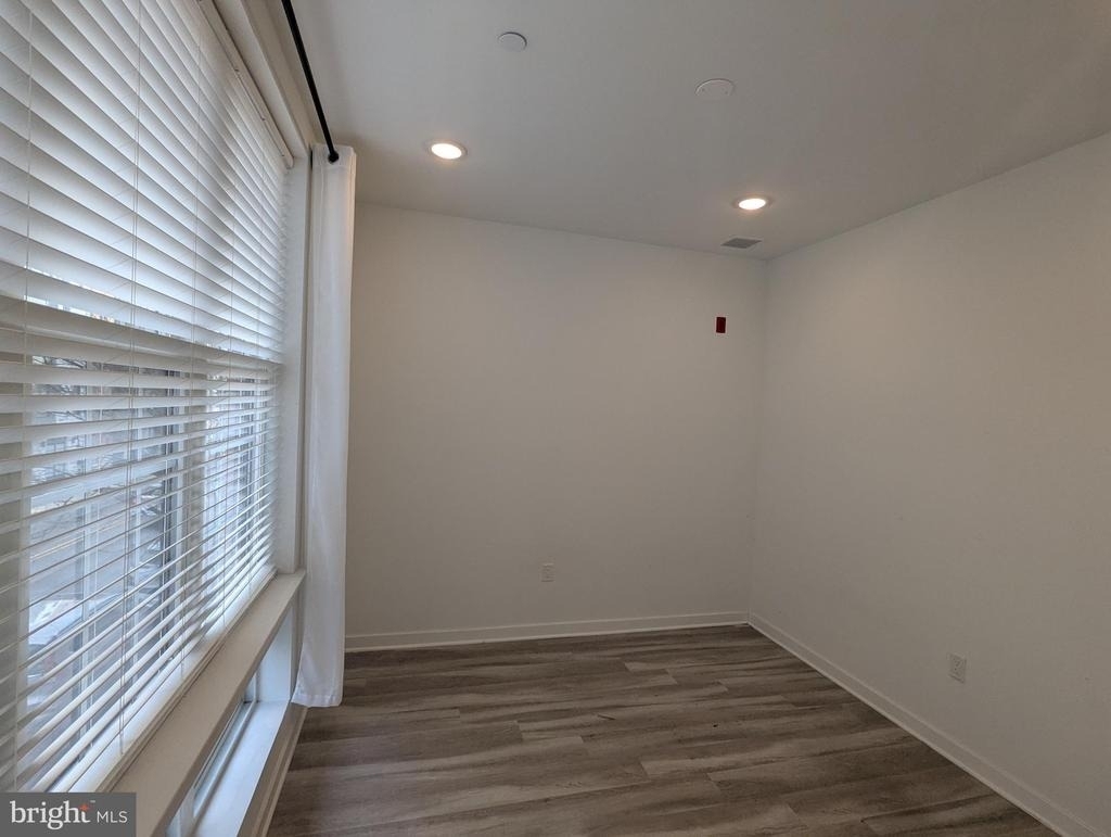 1524 Ridge Avenue - Photo 6
