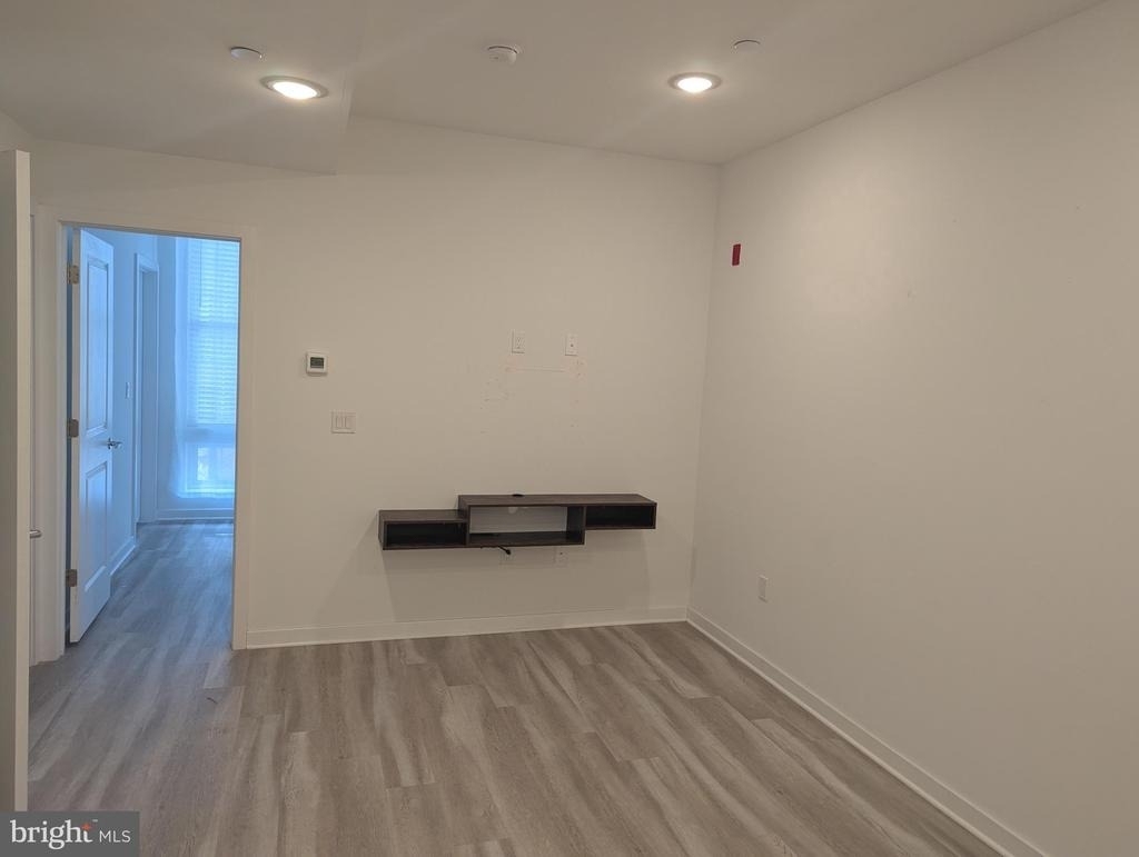 1524 Ridge Avenue - Photo 3