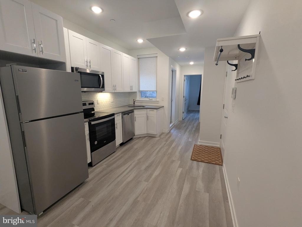 1524 Ridge Avenue - Photo 2