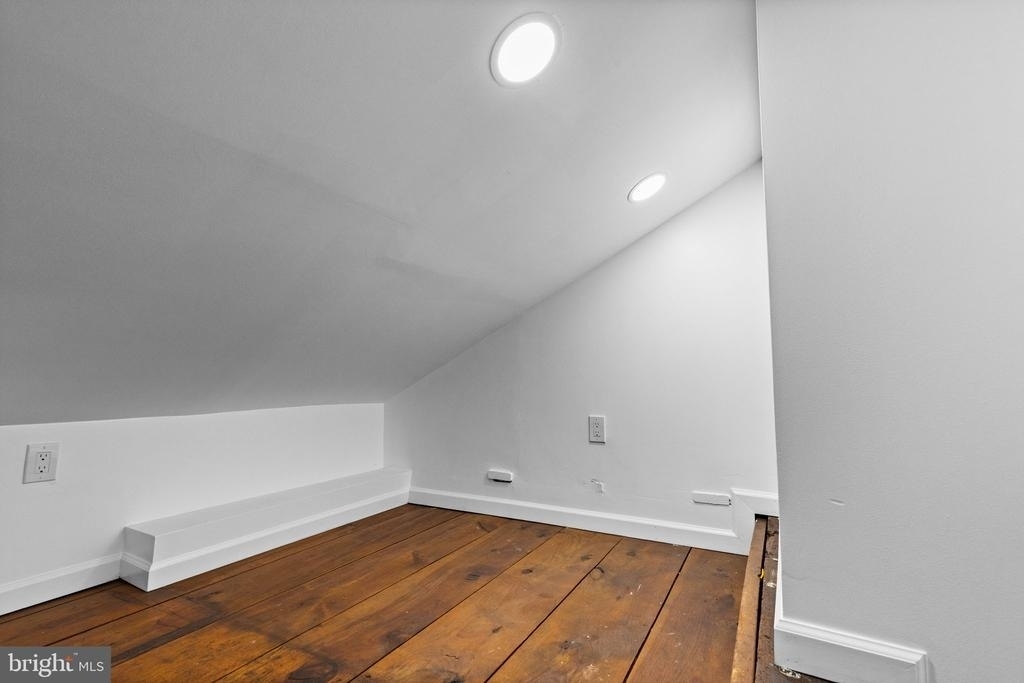 1223 Spruce Street - Photo 5