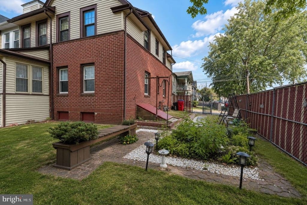 1902 Trenton Avenue - Photo 4