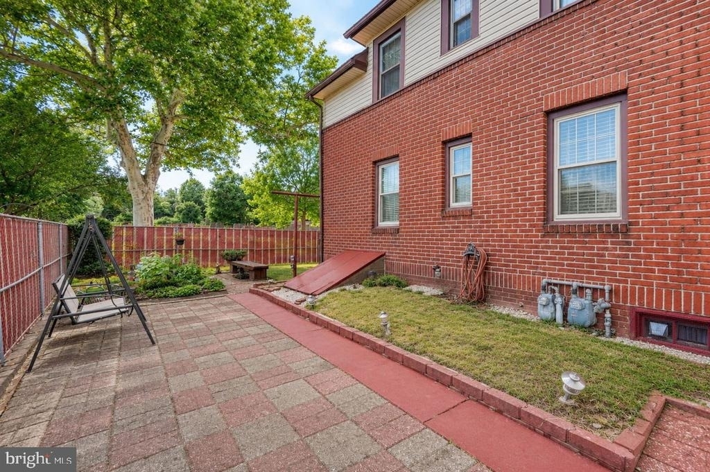 1902 Trenton Avenue - Photo 3