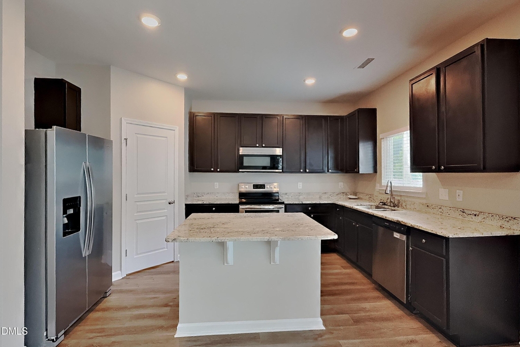 923 Avondale Drive - Photo 3