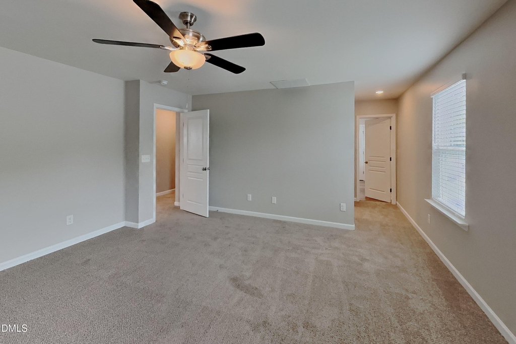 923 Avondale Drive - Photo 4