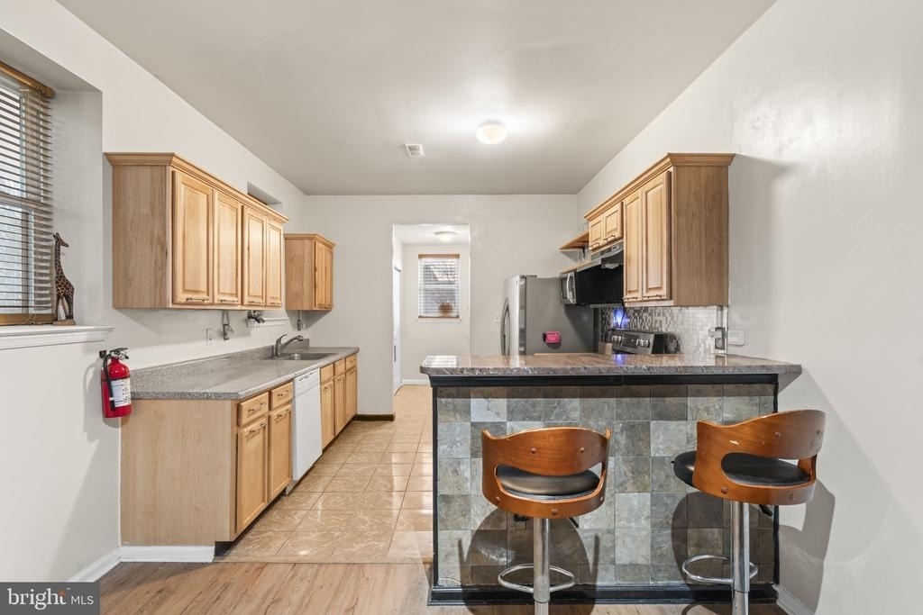 614 Benson Street - Photo 7