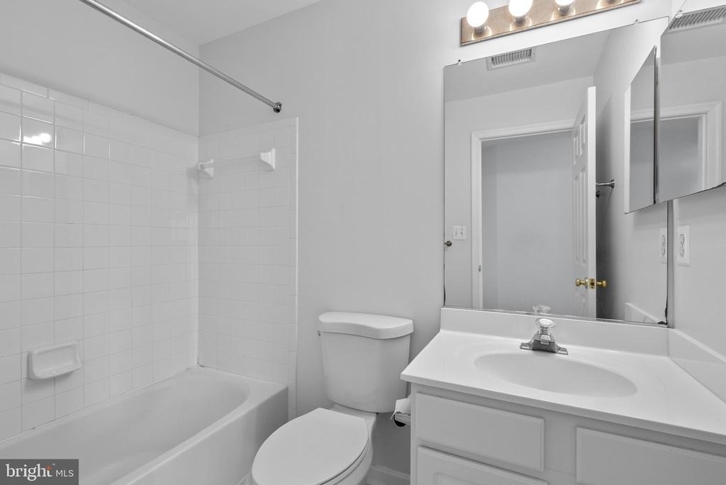 206 Heathwalk Street - Photo 16