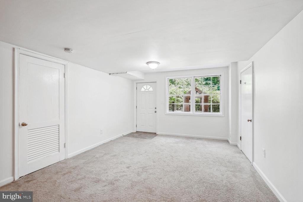 7001 Longwood Drive - Photo 18