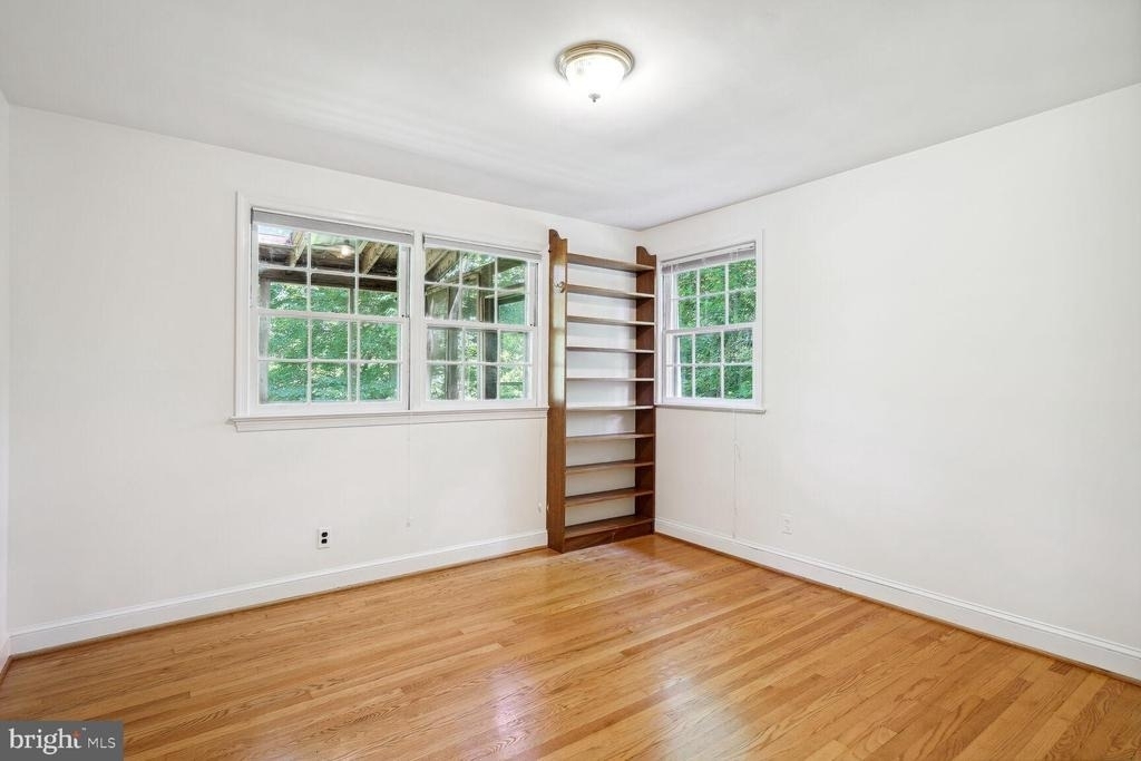7001 Longwood Drive - Photo 10