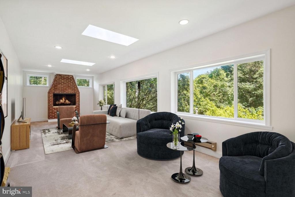 7001 Longwood Drive - Photo 4