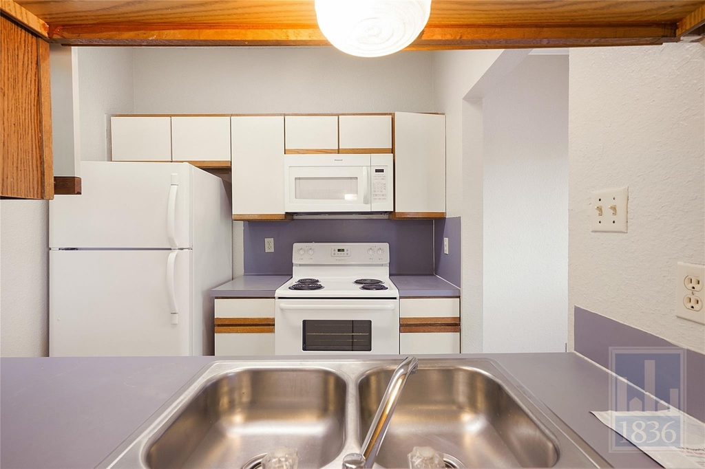 2804 Rio Grande St - Photo 3
