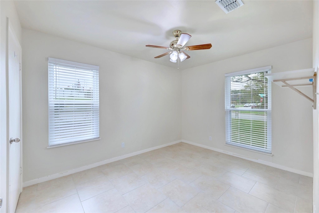 2713 Friar Tuck Ln - Photo 16