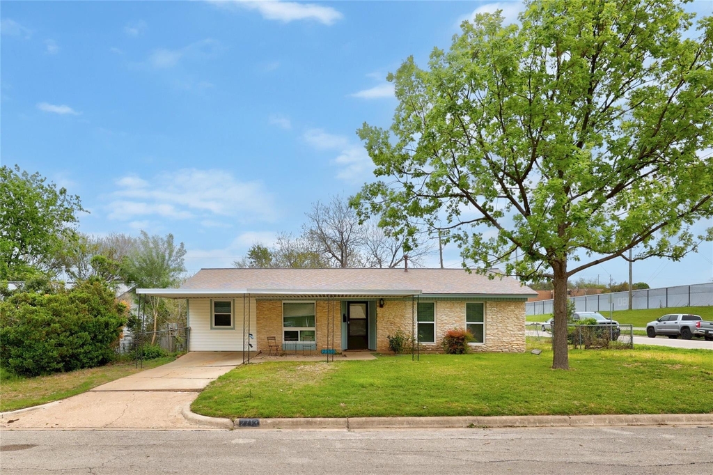 2713 Friar Tuck Ln - Photo 0