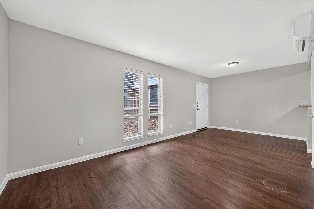 2512 Durwood St - Photo 2
