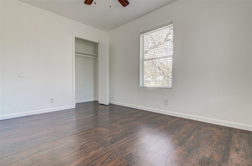 912 Catalpa St - Photo 8