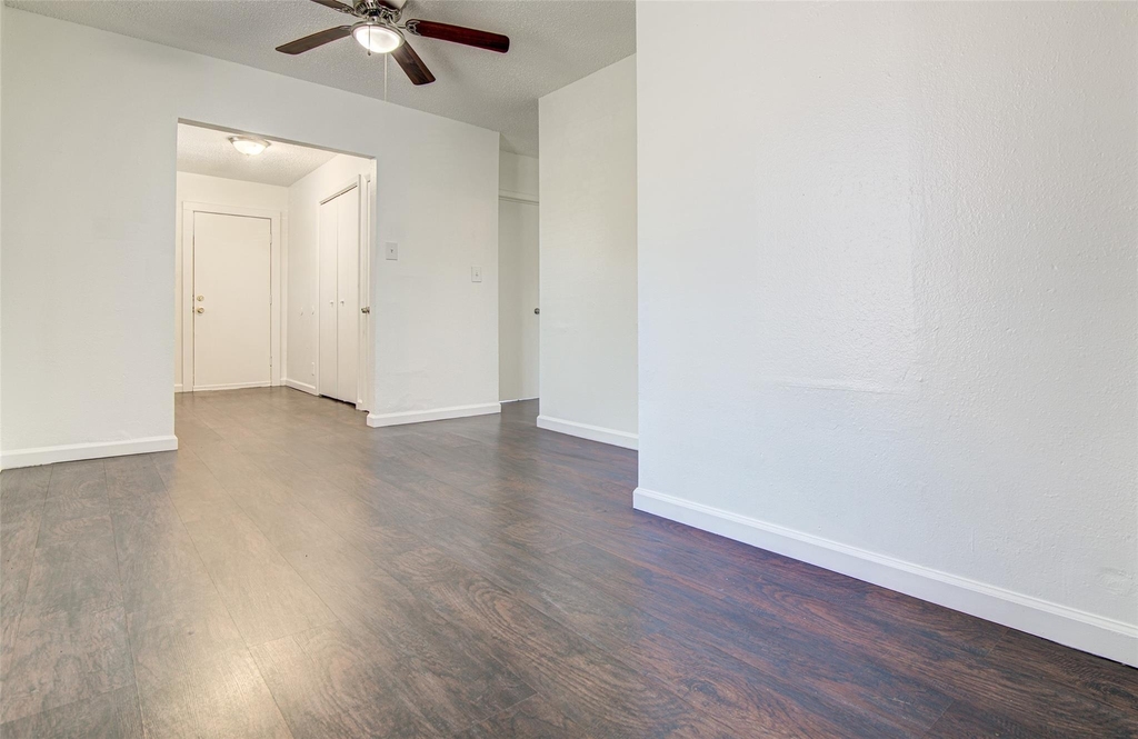 912 Catalpa St - Photo 3