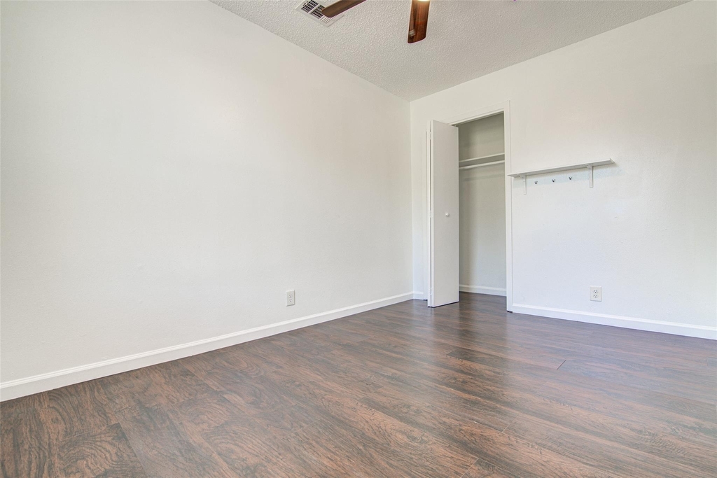 912 Catalpa St - Photo 10