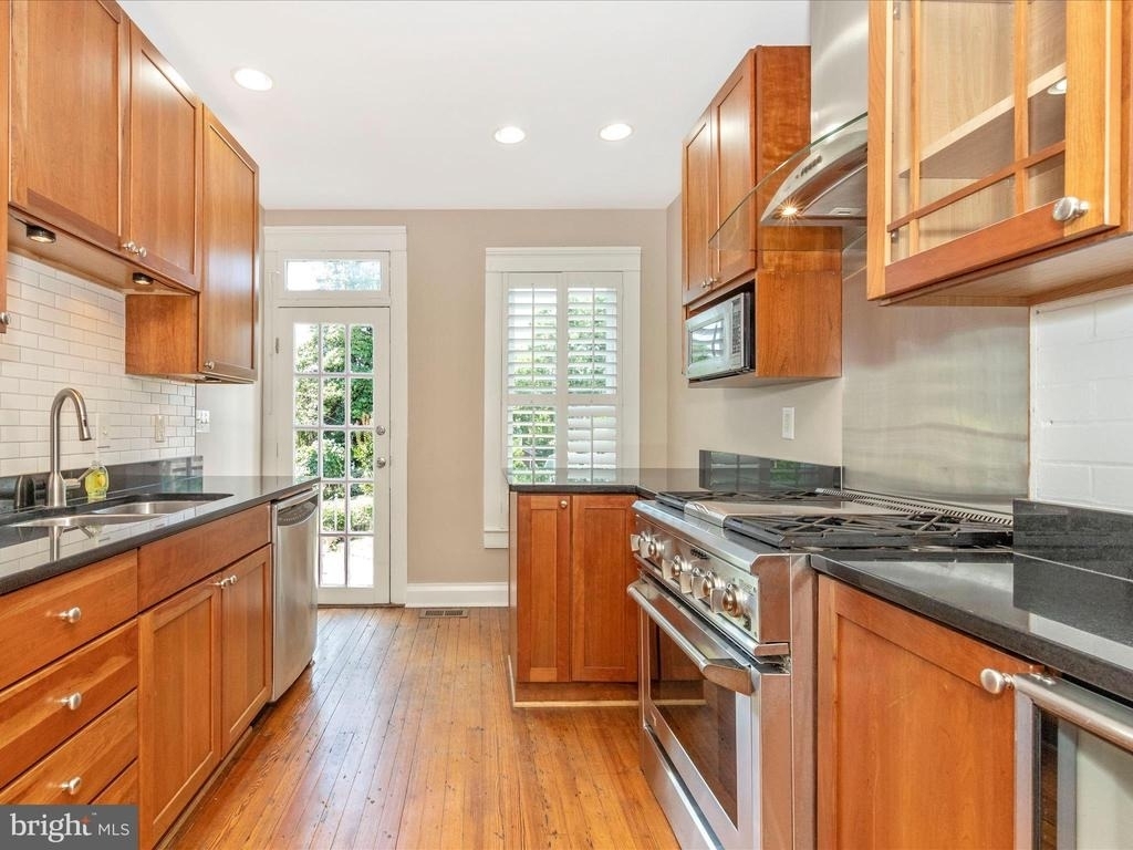 232 Dill Avenue - Photo 10