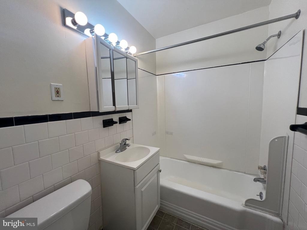 1118 Taney Avenue - Photo 8