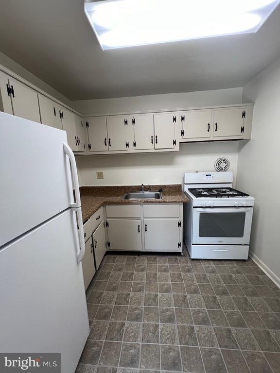 1118 Taney Avenue - Photo 3