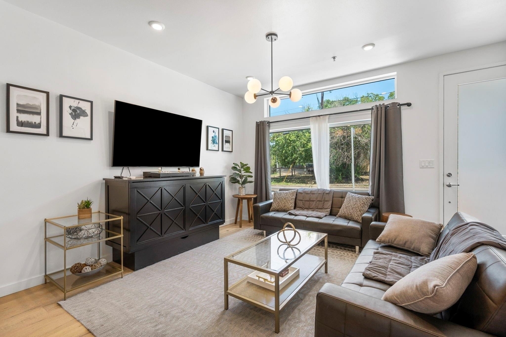 1701 E M L King Jr Blvd - Photo 4