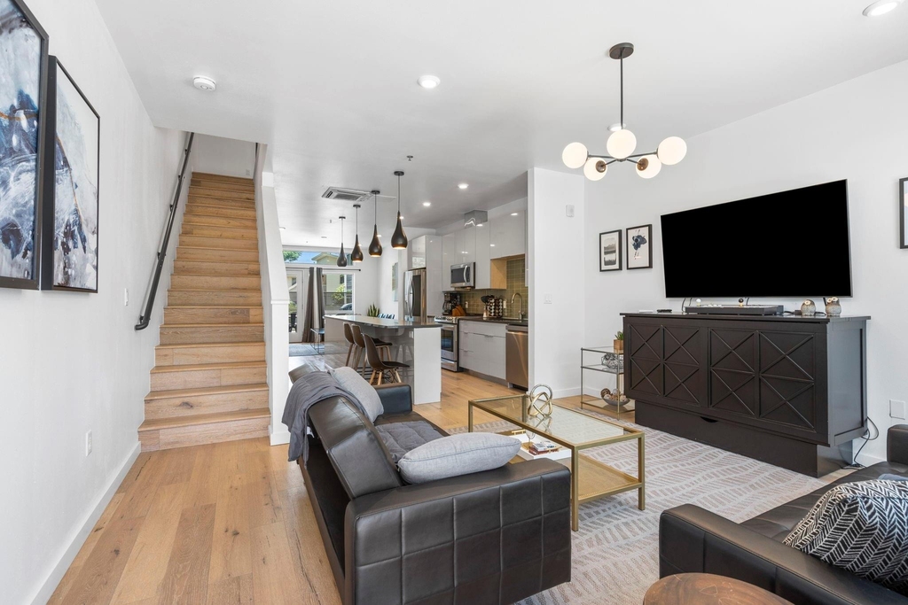 1701 E M L King Jr Blvd - Photo 6