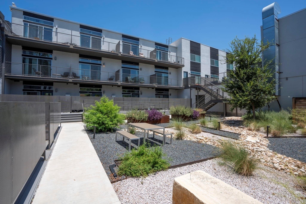 1701 E M L King Jr Blvd - Photo 34