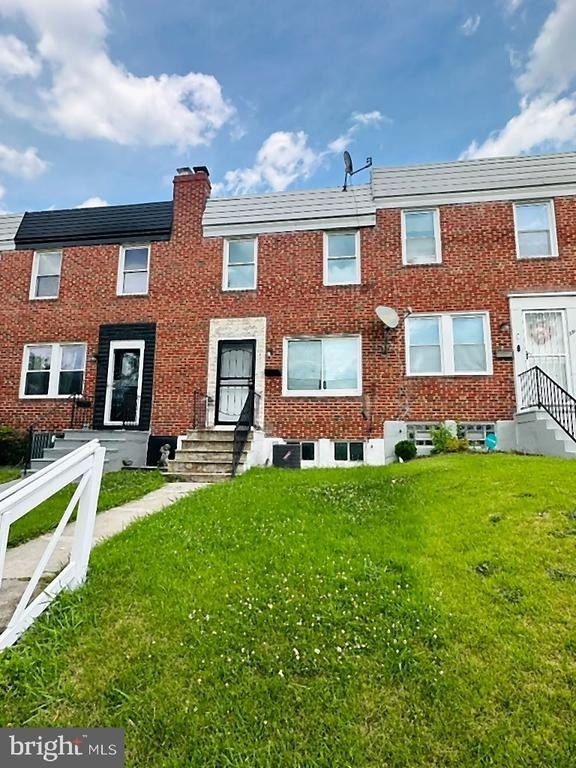 3912 Kenyon Avenue - Photo 1