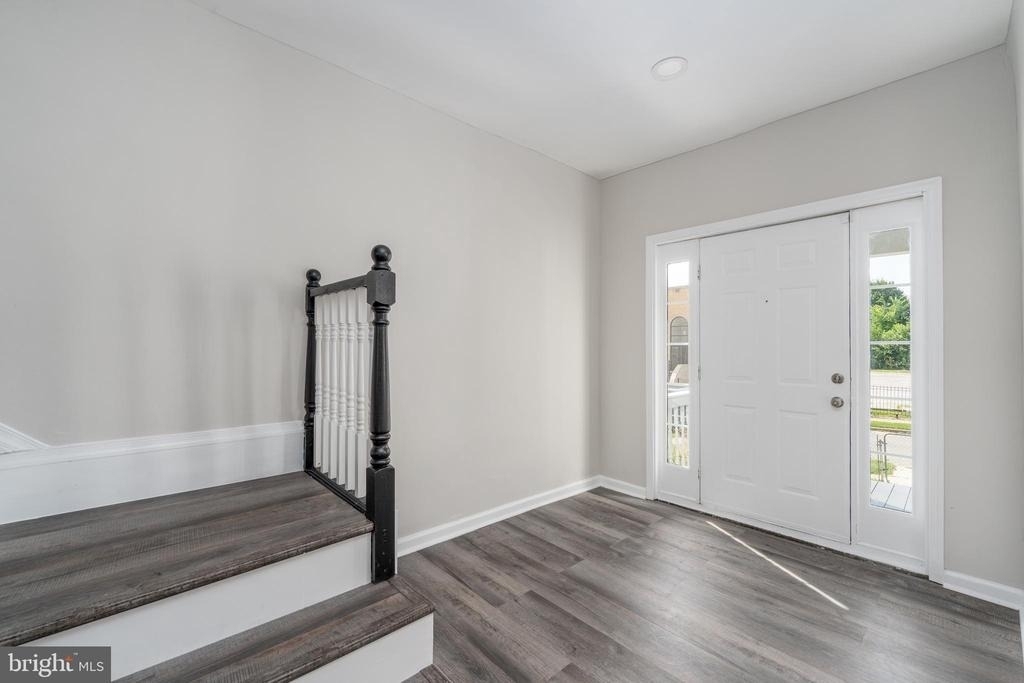 2626 Oswego Avenue - Photo 2