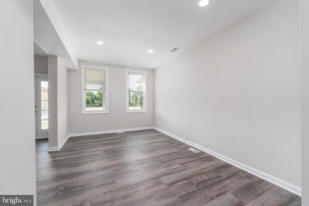 2626 Oswego Avenue - Photo 4