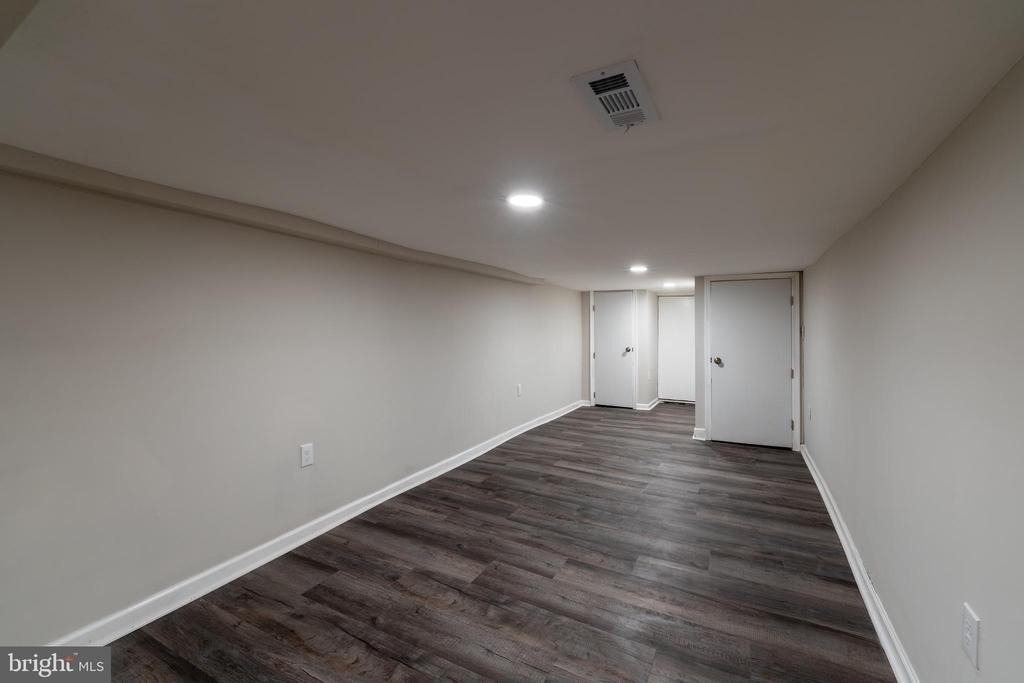 2626 Oswego Avenue - Photo 25