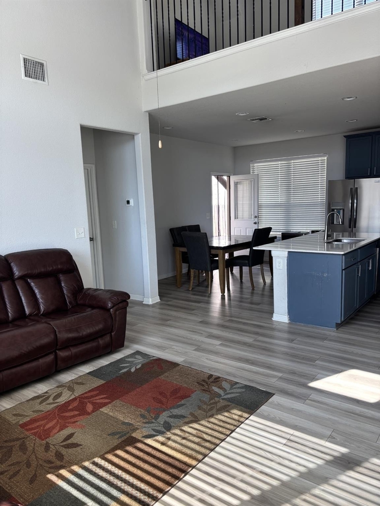 131 Macarthur Dr - Photo 1