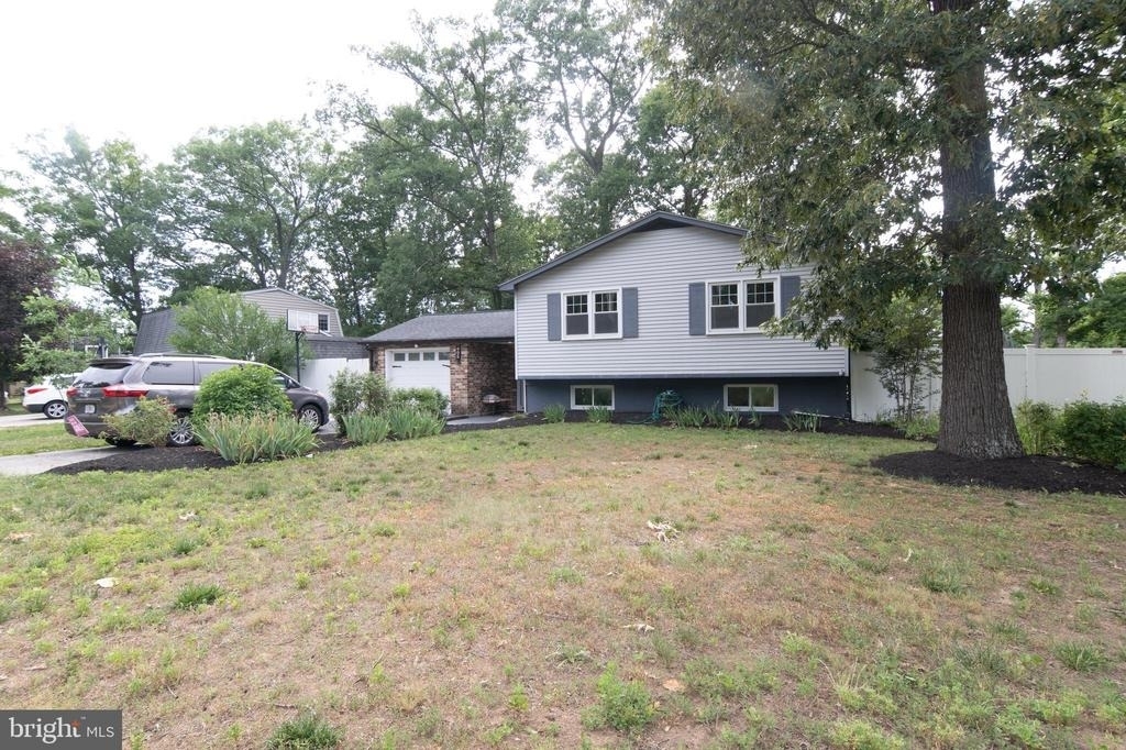 605 Kensington Avenue - Photo 1
