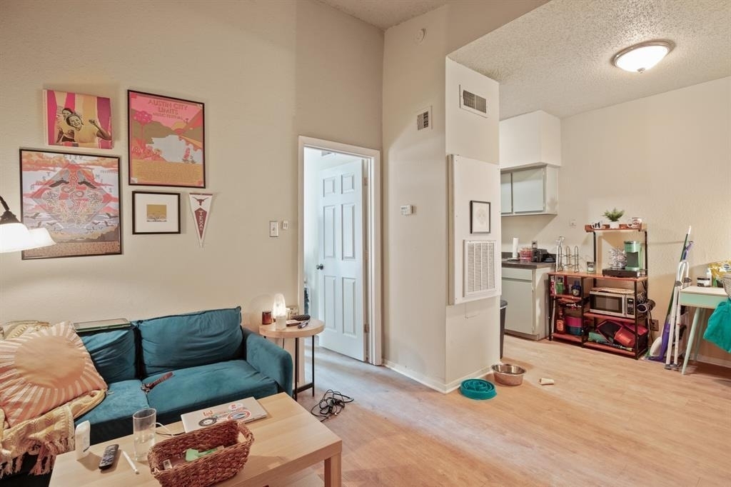 2818 Nueces St - Photo 2