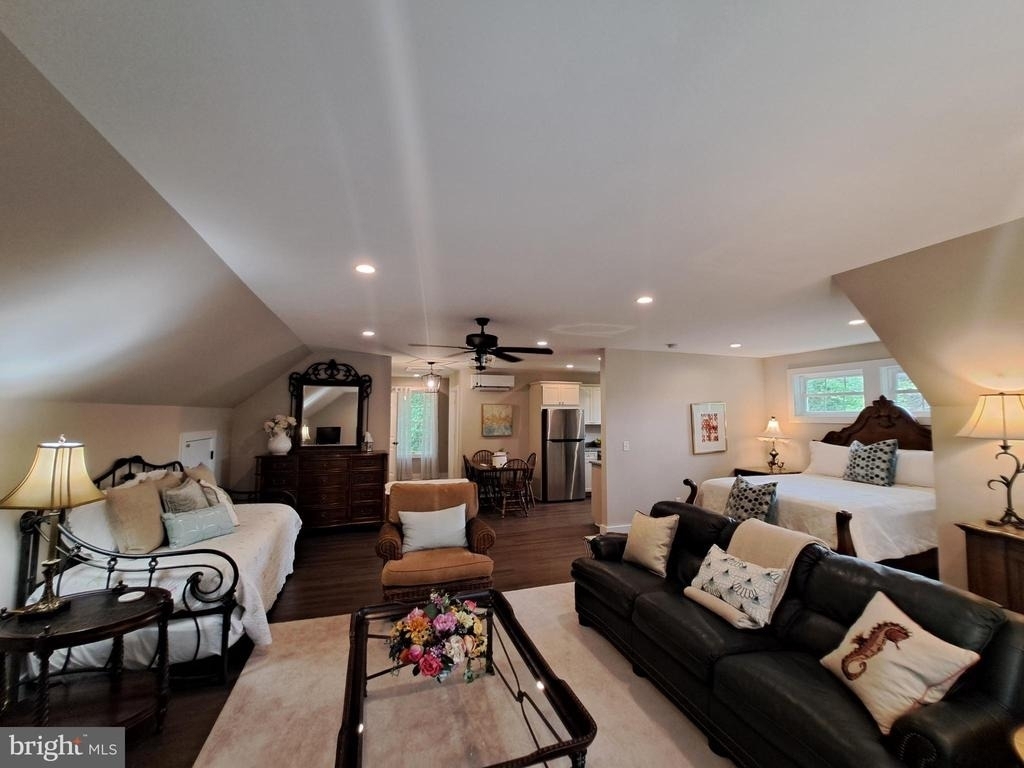 15550 S New Road - Photo 0