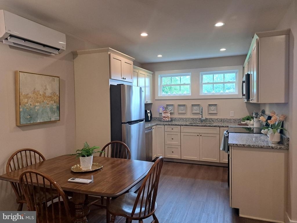 15550 S New Road - Photo 2